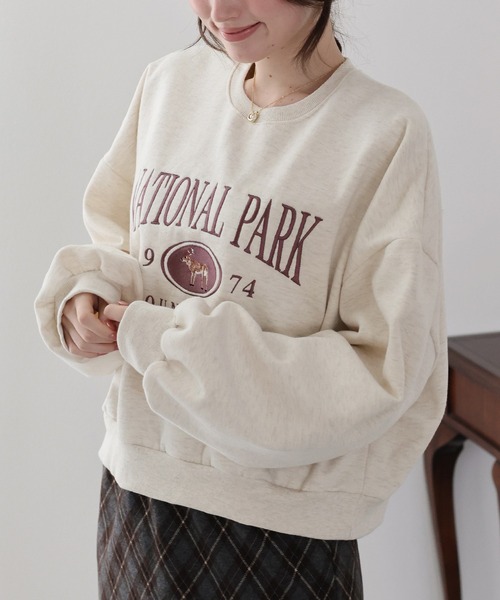 BLUEEAST(ブルーイースト)の「裏起毛ディア刺繍スウェット(スウェット・レディース・グレー/アイボリー/ネイビー・MEDIUM)」の4枚目の写真