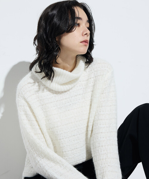 Gabardine K.T（ギャバジンケーティー）の「モヘヤブレンドヤーンセーター（ニット/セーター・レディース・オフホワイト/グレー・9号）」の6枚目の写真