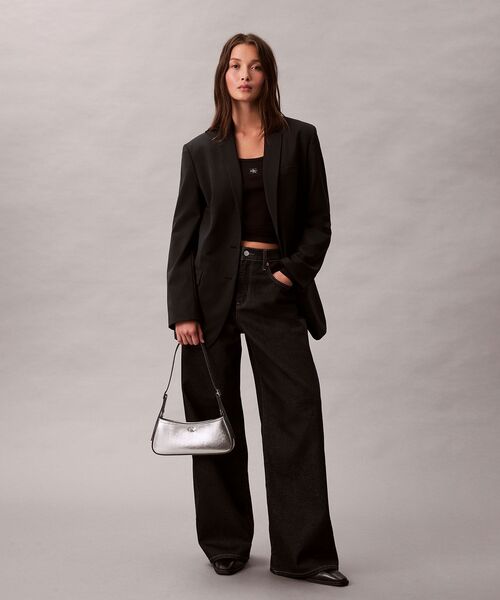 Calvin Klein（カルバン・クライン）の「バッグ - メタリックスモールショルダーバッグ（ショルダーバッグ・レディース・シルバー・FREE）」の6枚目の写真