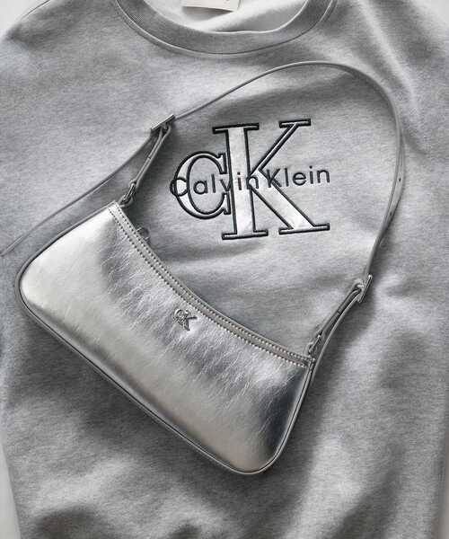 Calvin Klein（カルバン・クライン）の「バッグ - メタリックスモールショルダーバッグ（ショルダーバッグ・レディース・シルバー・FREE）」の9枚目の写真