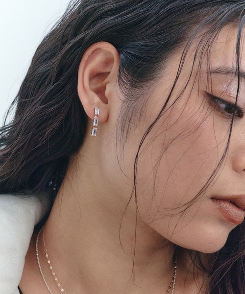 Jolie Toujours(ジョリトゥジュール)の「【汗や水に強い】〈ステンレス〉CZスリムストーンピアス(ピアス(両耳用)・レディース・シルバー/ゴールド/ピンクゴールド・FREE)」の5枚目の写真