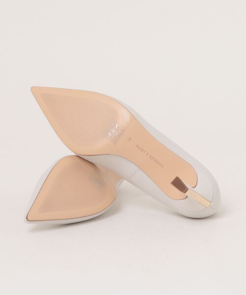 CHARLES & KEITH（チャールズ & キース）の「Kerra ケラ ポインテットミッドヒール（パンプス・レディース・ベージュ/ホワイト/ブラック・23.5cm/22cm/22.5cm/25cm/24.5cm/23cm）」の7枚目の写真