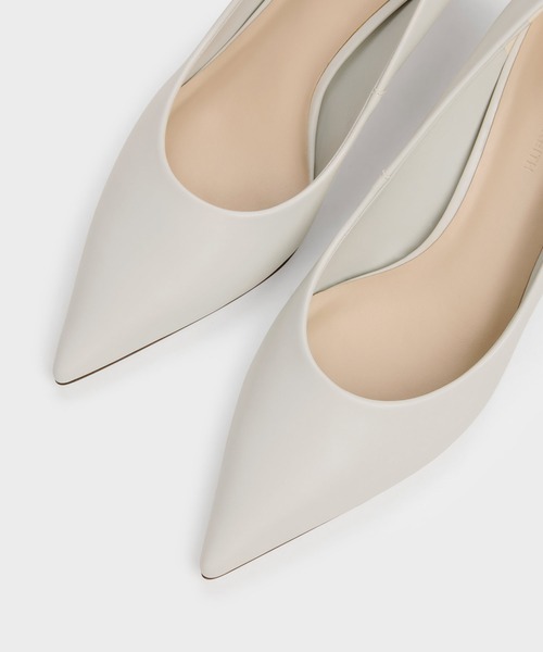 CHARLES & KEITH（チャールズ & キース）の「Kerra ケラ ポインテットミッドヒール（パンプス・レディース・ベージュ/ホワイト/ブラック・23.5cm/22cm/22.5cm/25cm/24.5cm/23cm）」の5枚目の写真