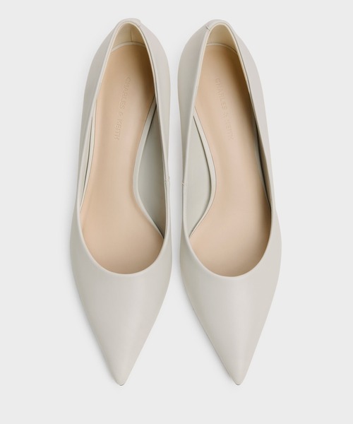 CHARLES & KEITH（チャールズ & キース）の「Kerra ケラ ポインテットミッドヒール（パンプス・レディース・ベージュ/ホワイト/ブラック・23.5cm/22cm/22.5cm/25cm/24.5cm/23cm）」の6枚目の写真