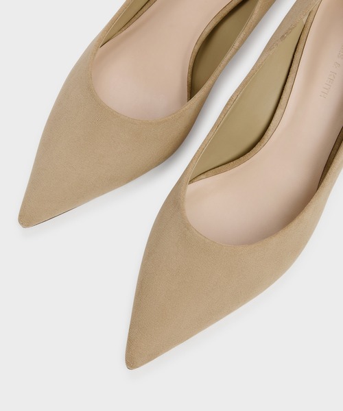 CHARLES & KEITH（チャールズ & キース）の「Kerra ケラ ポインテットミッドヒール（パンプス・レディース・ベージュ/ホワイト/ブラック・23.5cm/22cm/22.5cm/25cm/24.5cm/23cm）」の10枚目の写真