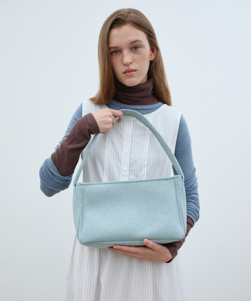 BENSIMON(ベンシモン)の「FELT SHOULDER BAG - MINT(ショルダーバッグ・レディース・ミント・FREE)」の2枚目の写真