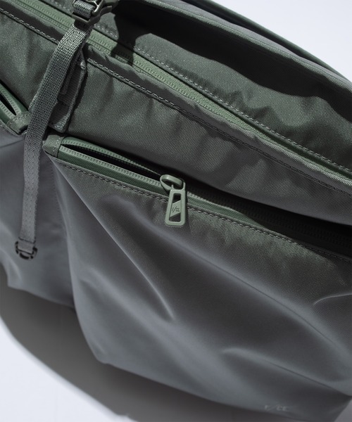 F/CE. （エフシーイー）の「F/CE. 420 re/cor COURIER SHOULDER BAG / エフシーイー 420 リコー クーリエ ショルダー バッグ（ショルダーバッグ・メンズ・ブラック/オリーブ・FREE）」の8枚目の写真