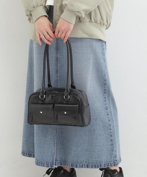 SHOO・LA・RUE（シューラルー）の「フラップポケット横長ボストンバッグ（ボストンバッグ・レディース・シルバー/ブラック・00）」の17枚目の写真