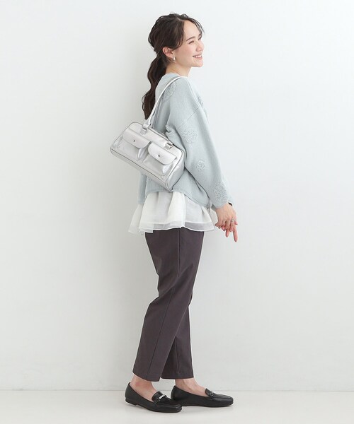 SHOO・LA・RUE（シューラルー）の「フラップポケット横長ボストンバッグ（ボストンバッグ・レディース・シルバー/ブラック・00）」の11枚目の写真