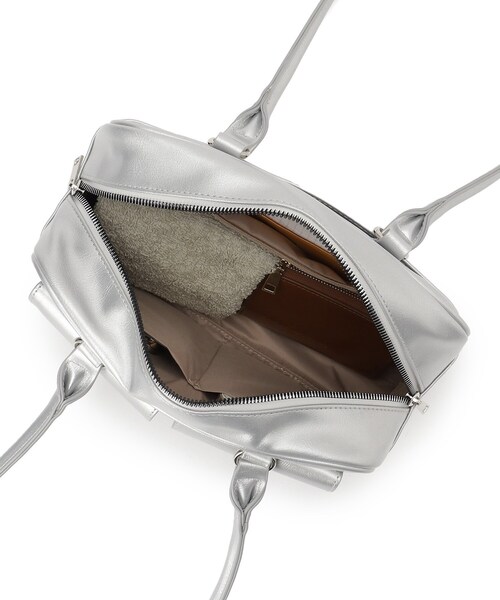 SHOO・LA・RUE（シューラルー）の「フラップポケット横長ボストンバッグ（ボストンバッグ・レディース・シルバー/ブラック・00）」の7枚目の写真