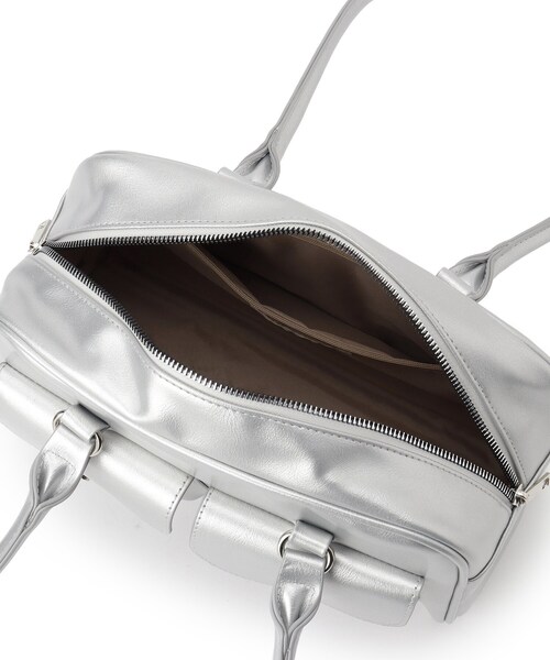 SHOO・LA・RUE（シューラルー）の「フラップポケット横長ボストンバッグ（ボストンバッグ・レディース・シルバー/ブラック・00）」の8枚目の写真