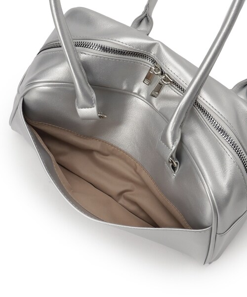 SHOO・LA・RUE（シューラルー）の「フラップポケット横長ボストンバッグ（ボストンバッグ・レディース・シルバー/ブラック・00）」の3枚目の写真