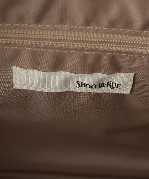 SHOO・LA・RUE（シューラルー）の「フラップポケット横長ボストンバッグ（ボストンバッグ・レディース・シルバー/ブラック・00）」の4枚目の写真