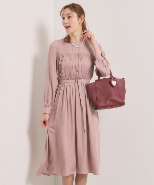 ITS'DEMO（イッツデモ）の「【入卒／手洗い可】サテンベルト付きワンピース（ワンピース・レディース・ブラック/ベビーピンク/ナチュラル・00）」の3枚目の写真