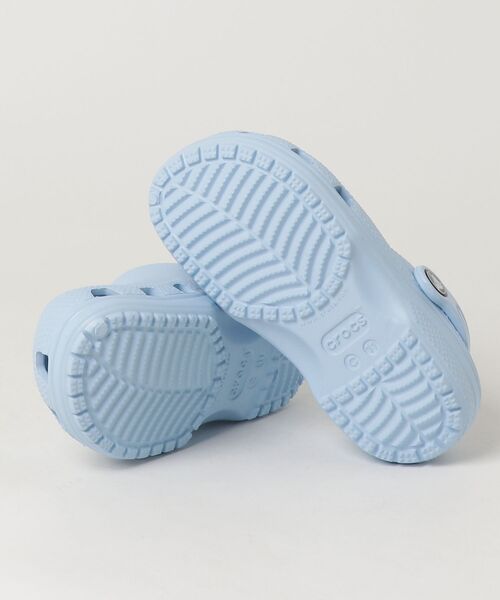 crocs(クロックス)の「CLASSIC CLOG KIDS(スニーカー・キッズ・ブルー・18.0cm/18.5cm/19.5cm/20.0cm/21.0cm)」の2枚目の写真