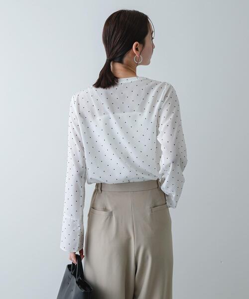 SENSE OF PLACE by URBAN RESEARCH（センスオブプレイスバイアーバンリサーチ）の「『イージーケア』ドットアソートTブラウス（シャツ/ブラウス・レディース・グレー系その他/ホワイト系その他/ベージュ・ONE）」の11枚目の写真