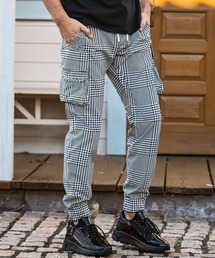 1PIU1UGUALE3  RELAX （ウノピゥウノウグァーレトレ リラックス）の「1PIU1UGUALE3 RELAX(ウノピゥウノウグァーレトレ リラックス)接触冷感 グレンチェック ナイロンカーゴパンツ（カーゴパンツ）」