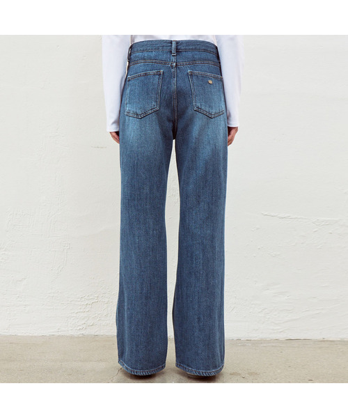SLOWLOLLI(スローローリ)の「Relaxed boots cut denim - Mid blue(デニムパンツ・レディース・ブルー・1(S)/2(M)/3(L))」の1枚目の写真