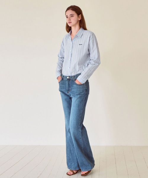 SLOWLOLLI(スローローリ)の「Relaxed boots cut denim - Mid blue(デニムパンツ・レディース・ブルー・1(S)/2(M)/3(L))」の3枚目の写真