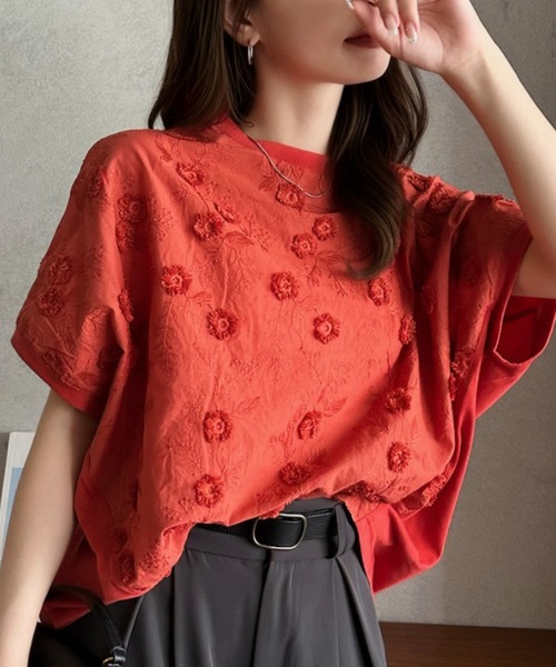 Eclat one（エクラワン）の「【Eclat one】フラワー 刺繍 ドルマン プルオーバー（Tシャツ/カットソー・レディース・オフホワイト/チャコール/レッド・FREE）」の2枚目の写真
