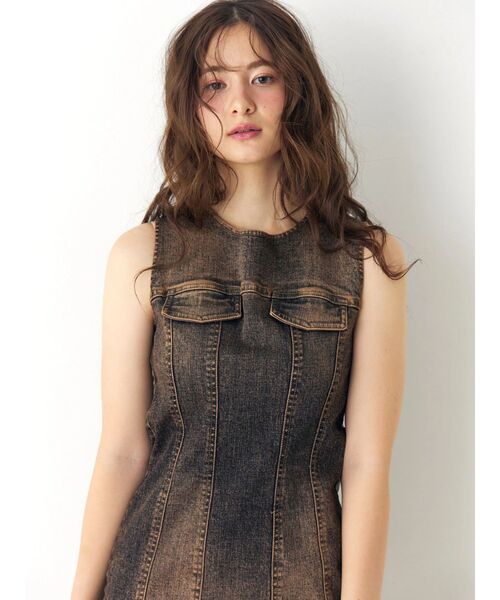 CALNAMUR（カルナムール）の「ユーズドライクデニムノースリワンピ（ワンピース・レディース・インディゴブルー/ブラック・SMALL/MEDIUM）」の7枚目の写真