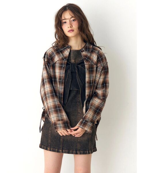 CALNAMUR（カルナムール）の「ユーズドライクデニムノースリワンピ（ワンピース・レディース・インディゴブルー/ブラック・SMALL/MEDIUM）」の11枚目の写真