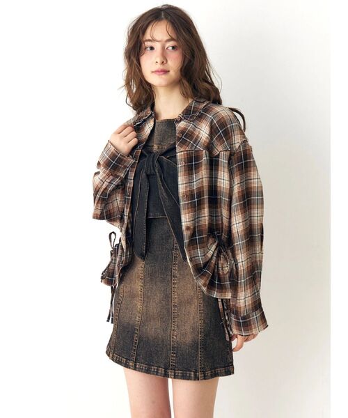 CALNAMUR（カルナムール）の「ユーズドライクデニムノースリワンピ（ワンピース・レディース・インディゴブルー/ブラック・SMALL/MEDIUM）」の12枚目の写真