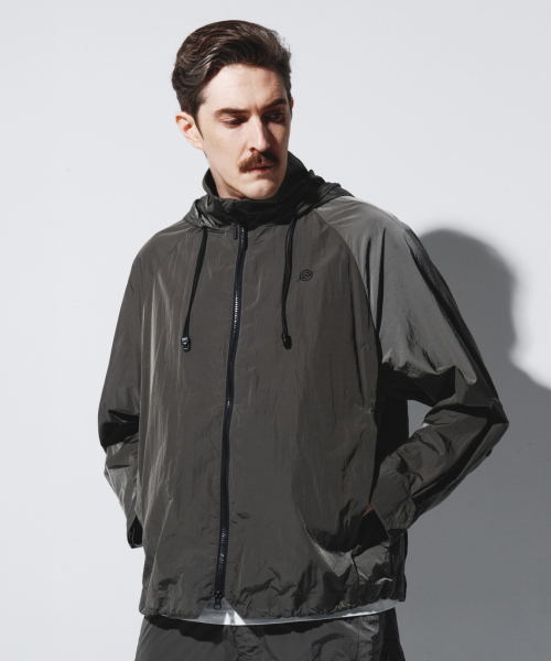 KALAPATTHAR(カラパタール)の「Light Weight Holographic Detachable Windbreaker - GRAY(ナイロンジャケット・メンズ・その他・LARGE/MEDIUM)」の1枚目の写真