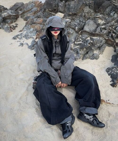 KALAPATTHAR(カラパタール)の「Light Weight Holographic Detachable Windbreaker - GRAY(ナイロンジャケット・メンズ・その他・LARGE/MEDIUM)」の11枚目の写真