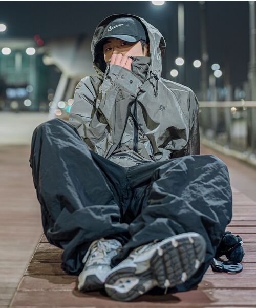 KALAPATTHAR(カラパタール)の「Light Weight Holographic Detachable Windbreaker - GRAY(ナイロンジャケット・メンズ・その他・LARGE/MEDIUM)」の13枚目の写真