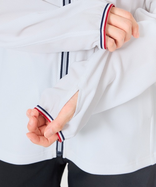 le coq sportif(ルコックスポルティフ)の「ルコックスポルティフ ヘランカUVカットシャツパーカー(パーカー・レディース・ホワイト/ネイビー・M/L/XL)」の8枚目の写真
