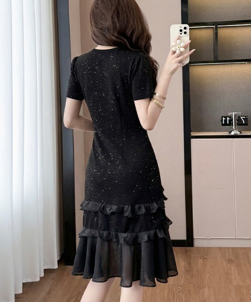 LUCPY(ラクピー)の「ラメドットフリルヘムワンピース(ワンピース・レディース・ブラック・XX-LARGE/X-LARGE/LARGE/MEDIUM)」の2枚目の写真