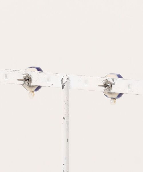tone(トーン)の「irodori/小さな八角と小さな淡水パールのpierce(青)(ピアス(両耳用)・レディース・ブルー・FREE)」の2枚目の写真