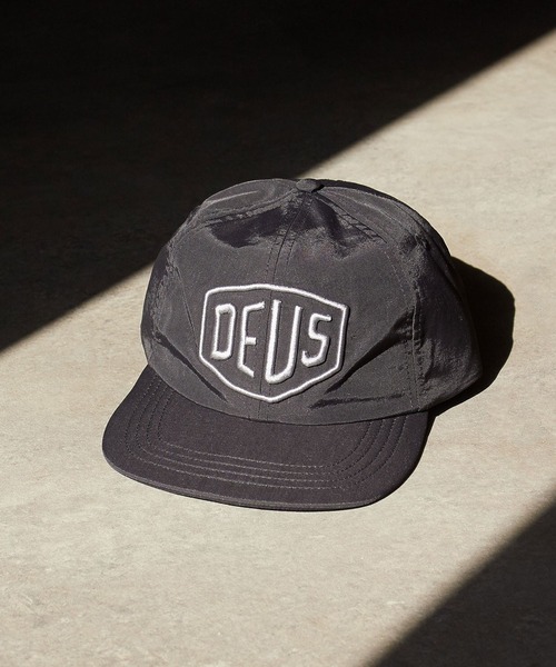 DEUS EX MACHINA(デウスエクスマキナ)の「(DEUS EX MACHINA)SHIELD NYLON CAP(キャップ・レディース・ブラック・ONE SIZE)」の1枚目の写真