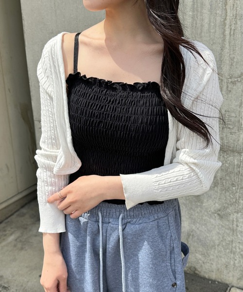 YU'NOW(ユナウ)の「【アジャスター付き】カップ付シャーリングキャミソール【外で着られるブラトップス】(キャミソール・レディース・ブラック/ホワイト・LL/L/M)」の6枚目の写真