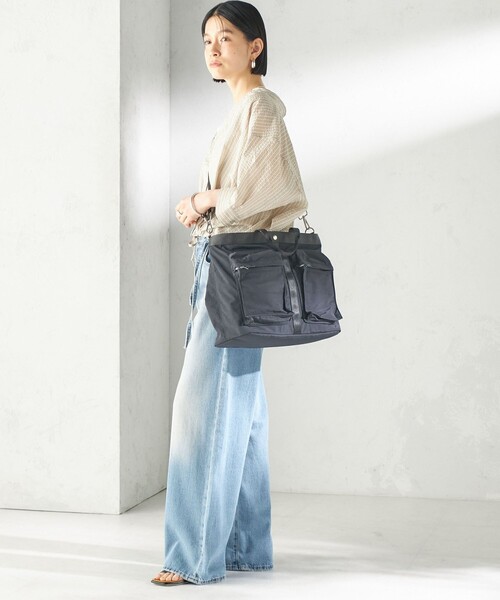 SHIPS（シップス）の「【WEB限定】Hyman Roth:〈撥水加工〉ヘルメット バッグ（ショルダーバッグ・レディース・ブラック/ライトカーキ・ONE SIZE）」の7枚目の写真