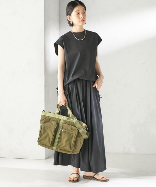 SHIPS（シップス）の「【WEB限定】Hyman Roth:〈撥水加工〉ヘルメット バッグ（ショルダーバッグ・レディース・ブラック/ライトカーキ・ONE SIZE）」の14枚目の写真