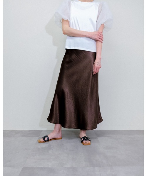 Julep(ジュレップ)の「Satin Skirt(スカート・レディース・ブラック/ベージュ/ライトグレー/ブラウン・MEDIUM)」の1枚目の写真