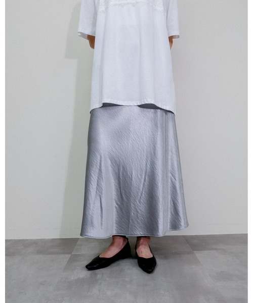 Julep(ジュレップ)の「Satin Skirt(スカート・レディース・ブラック/ベージュ/ライトグレー/ブラウン・MEDIUM)」の3枚目の写真