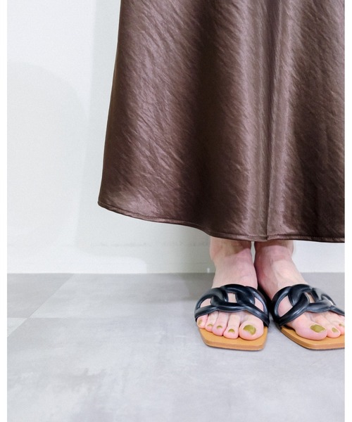 Julep(ジュレップ)の「Satin Skirt(スカート・レディース・ブラック/ベージュ/ライトグレー/ブラウン・MEDIUM)」の13枚目の写真