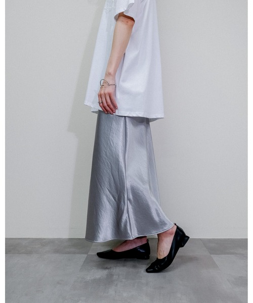 Julep(ジュレップ)の「Satin Skirt(スカート・レディース・ブラック/ベージュ/ライトグレー/ブラウン・MEDIUM)」の21枚目の写真