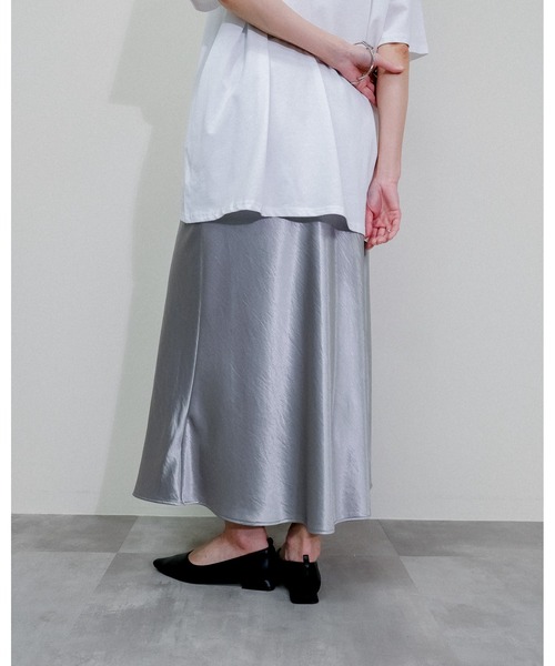 Julep(ジュレップ)の「Satin Skirt(スカート・レディース・ブラック/ベージュ/ライトグレー/ブラウン・MEDIUM)」の22枚目の写真