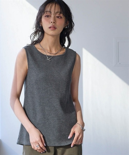 nissen(ニッセン)の「綿100%ドライタッチワッフルタンクトップ(UVカット・吸汗速乾)<大きいサイズ有>(タンクトップ・レディース・ブラック/オフホワイト/チャコールグレー・3L/LL/L/M/S)」の3枚目の写真