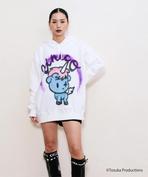 ROYAL FLASH(ロイヤルフラッシュ)の「guernika/ゲルニカ/【SHINICHIROINUI × Tezuka world】Thumb Doll Spray Hoodie/ユニコ(パーカー・メンズ・ホワイト・XL)」の2枚目の写真