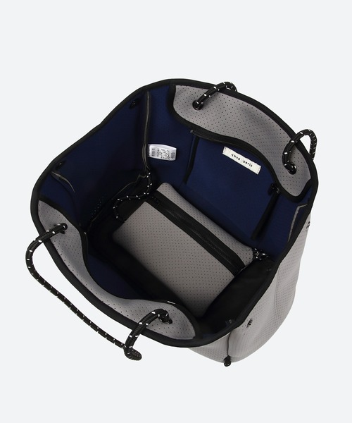 q bag paris（キューバッグパリ）の「zip M ジップ ネオプレーン トートバッグ（トートバッグ・レディース・ブラック/グレー/ダークグレー/サンドベージュ/ブラック系その他/ホワイト×ライトグレー・FREE）」の18枚目の写真