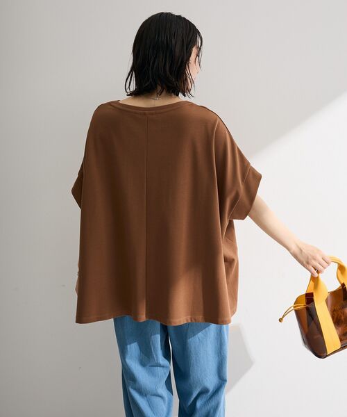 Green Parks(グリーンパークス)の「【適ON】超冷感タック入りオーバーサイズプルオーバー(Tシャツ/カットソー・レディース・ブラック/レッド/オフホワイト/キャメル・FREE)」の11枚目の写真