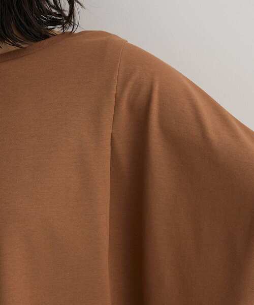 Green Parks(グリーンパークス)の「【適ON】超冷感タック入りオーバーサイズプルオーバー(Tシャツ/カットソー・レディース・ブラック/レッド/オフホワイト/キャメル・FREE)」の13枚目の写真