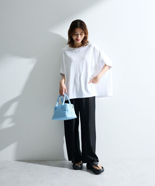 Green Parks(グリーンパークス)の「【適ON】超冷感タック入りオーバーサイズプルオーバー(Tシャツ/カットソー・レディース・ブラック/レッド/オフホワイト/キャメル・FREE)」の15枚目の写真