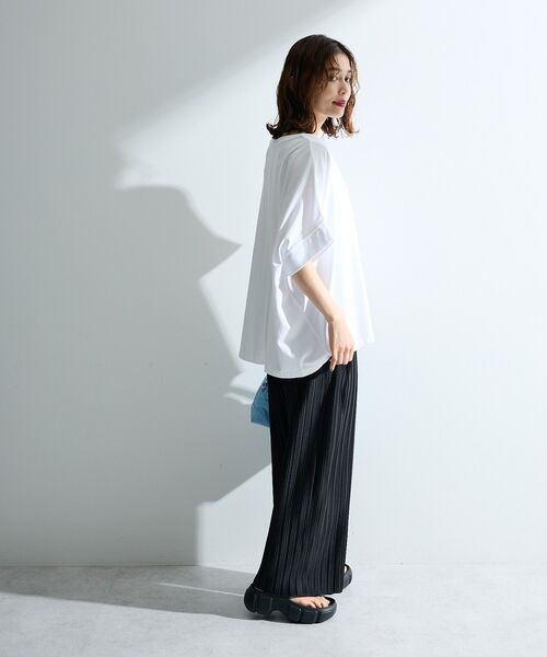 Green Parks(グリーンパークス)の「【適ON】超冷感タック入りオーバーサイズプルオーバー(Tシャツ/カットソー・レディース・ブラック/レッド/オフホワイト/キャメル・FREE)」の16枚目の写真