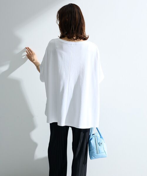 Green Parks(グリーンパークス)の「【適ON】超冷感タック入りオーバーサイズプルオーバー(Tシャツ/カットソー・レディース・ブラック/レッド/オフホワイト/キャメル・FREE)」の20枚目の写真